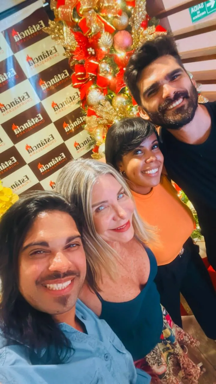 Equipe da Agência Boneca de Pano reunida em confraternização de fim de ano