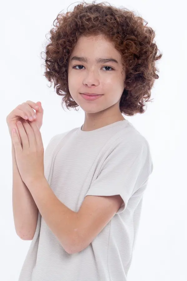 Adolescente em ensaio editorial